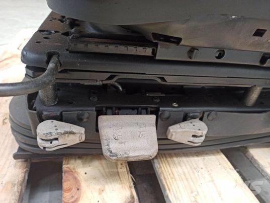 Valtra N 163 chair Cabine en interieur