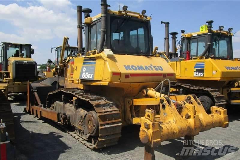 Komatsu D65 EX-16 Rupsdozers
