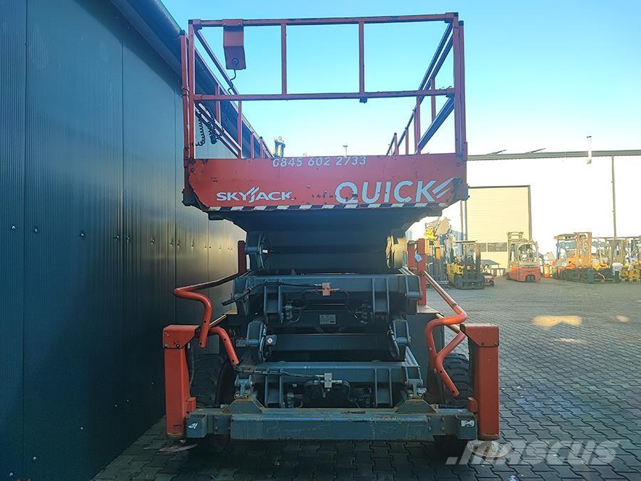 SkyJack SJ 9250 Schaarhoogwerkers