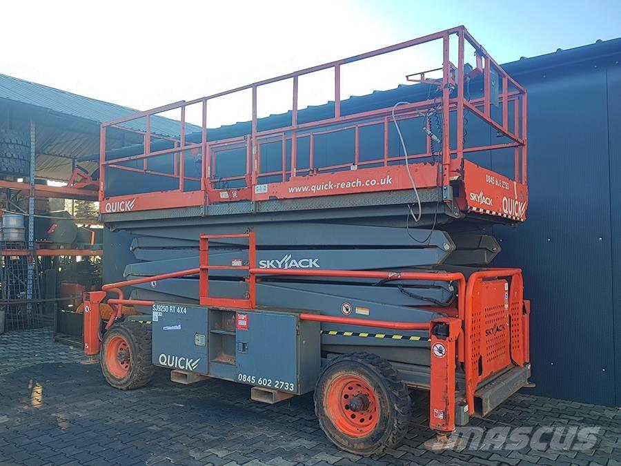 SkyJack SJ 9250 Schaarhoogwerkers