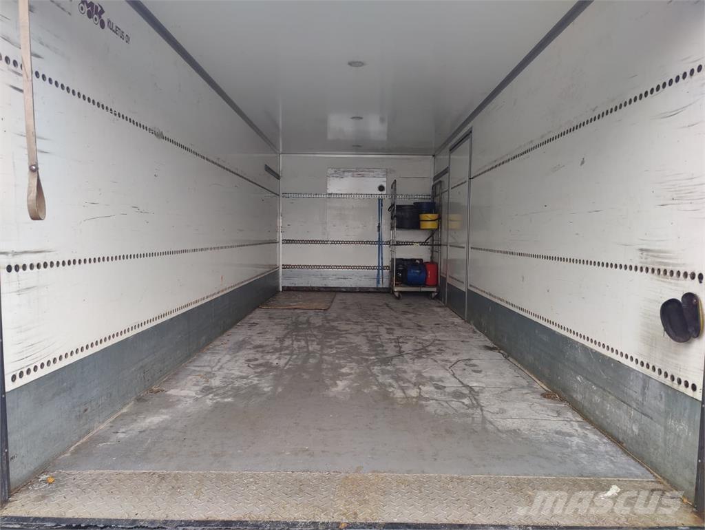 Volvo FL 250 Bakwagens met gesloten opbouw