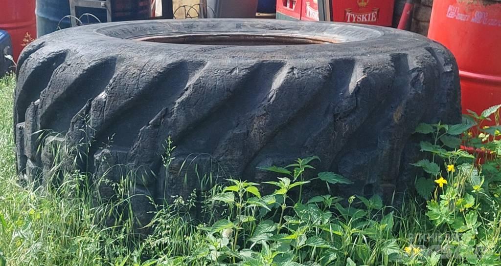 Komatsu 895 Banden, wielen en velgen