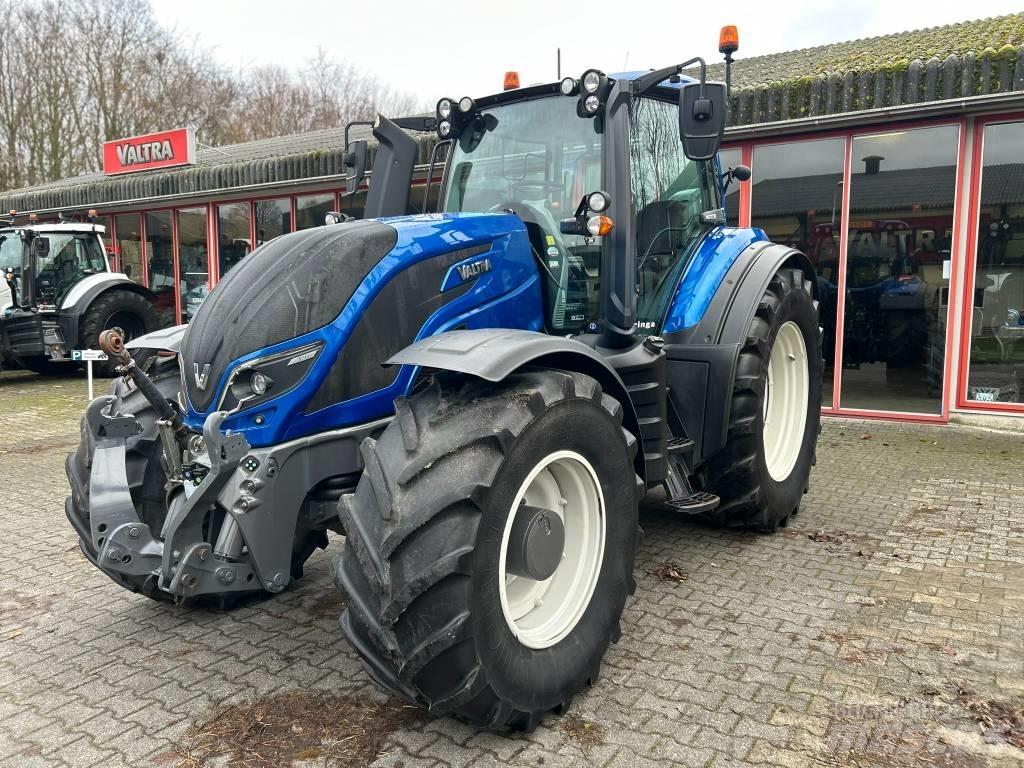 Valtra T 214 Versu Tractoren