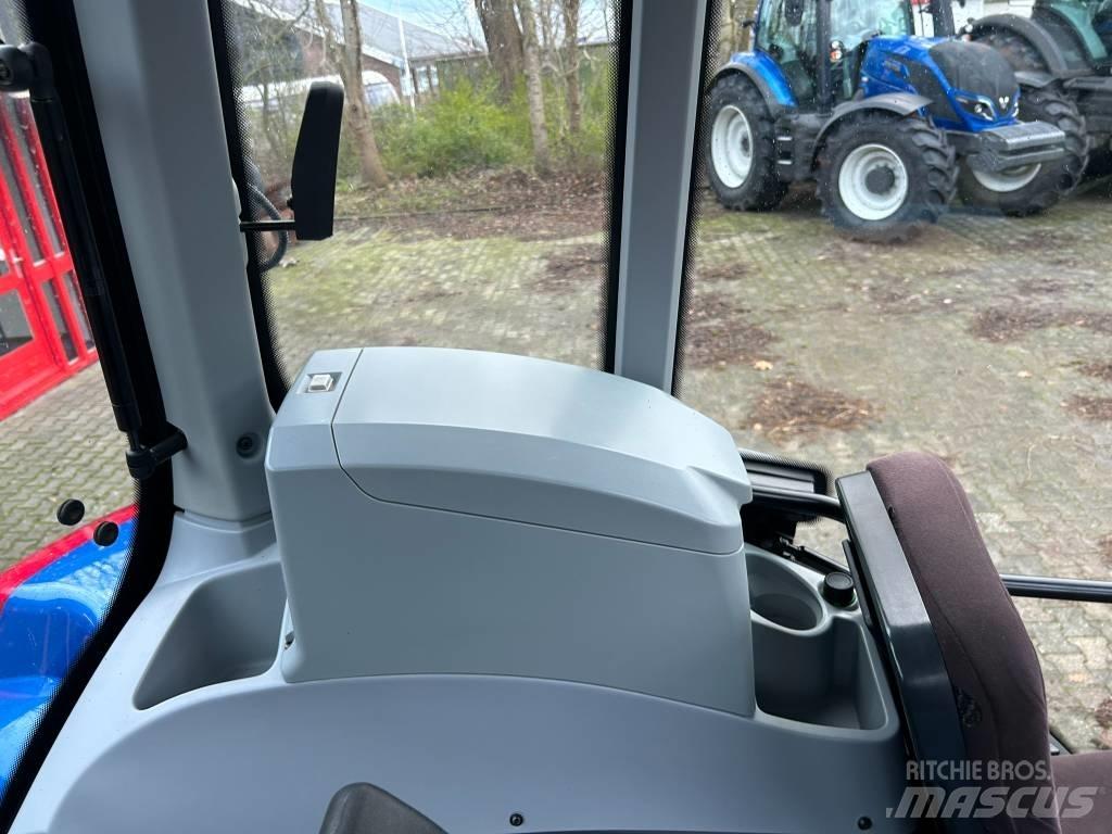 Valtra T 214 Versu Tractoren