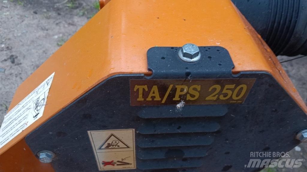 Berti TĀ/PS 250 Gemonteerde en gesleepte maaiers