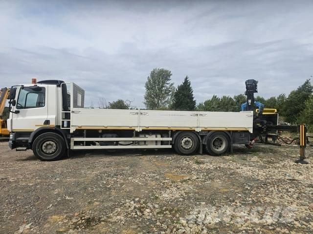 DAF CF 75.310 Vlakke laadvloer met kraan