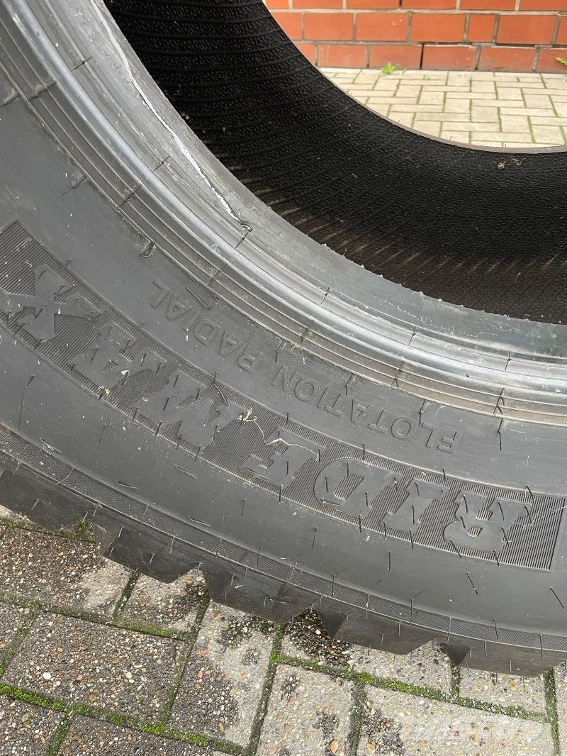 BKT 650/65R30,5 Banden, wielen en velgen