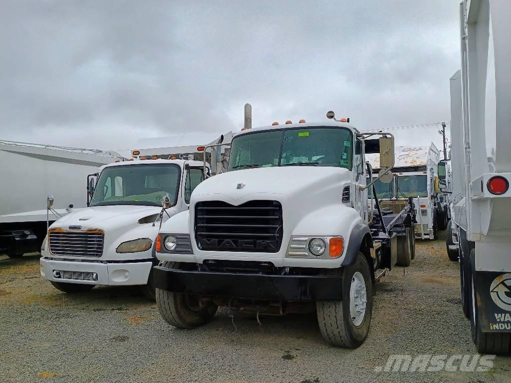 Mack CV 713 Containertrucks met kabelsysteem