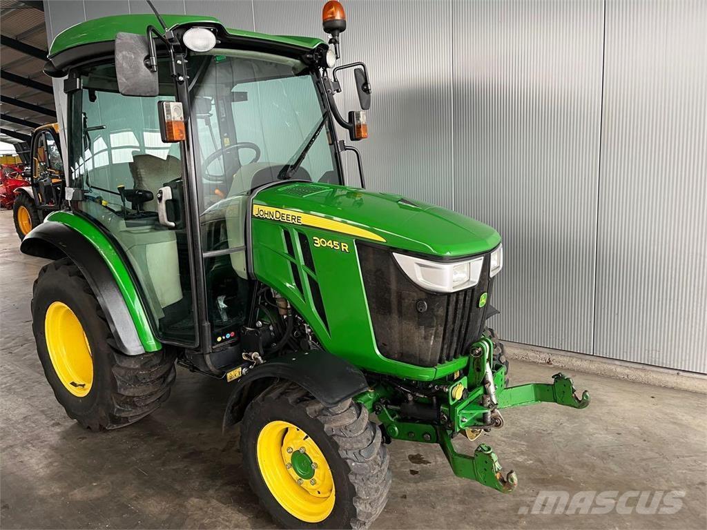 John Deere 3045 R Tractoren