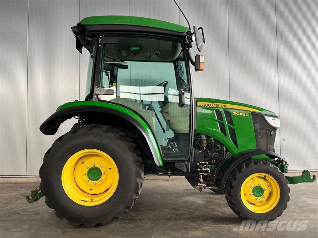 John Deere 3045 R Tractoren