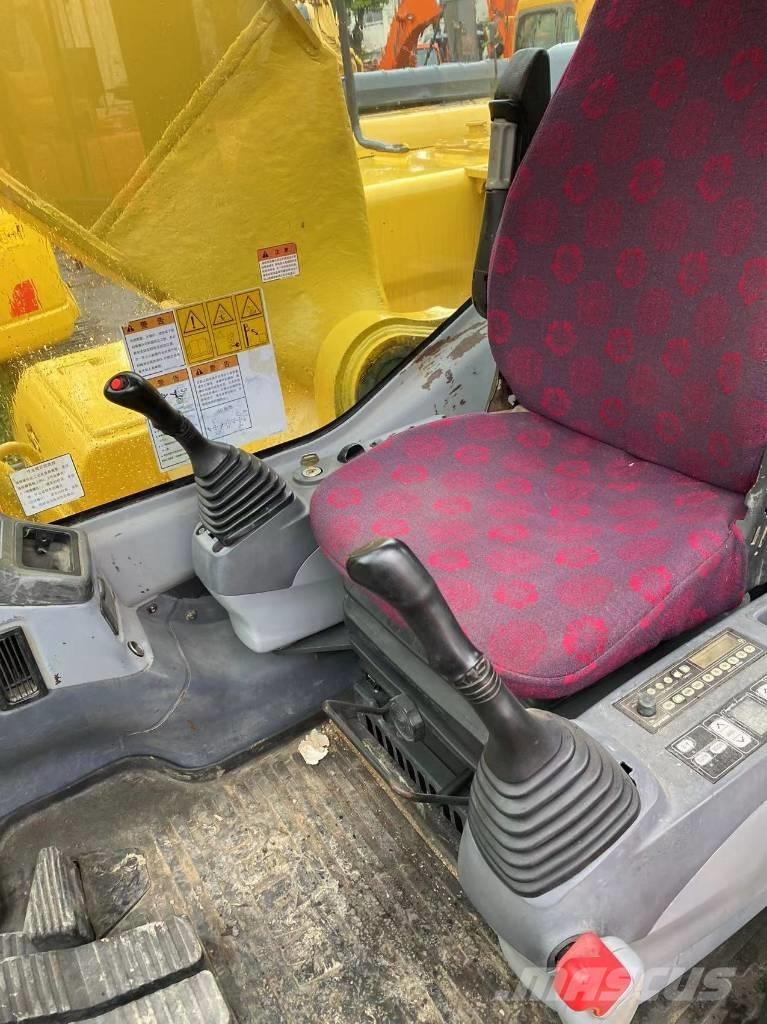 Komatsu 220 Rupsgraafmachines