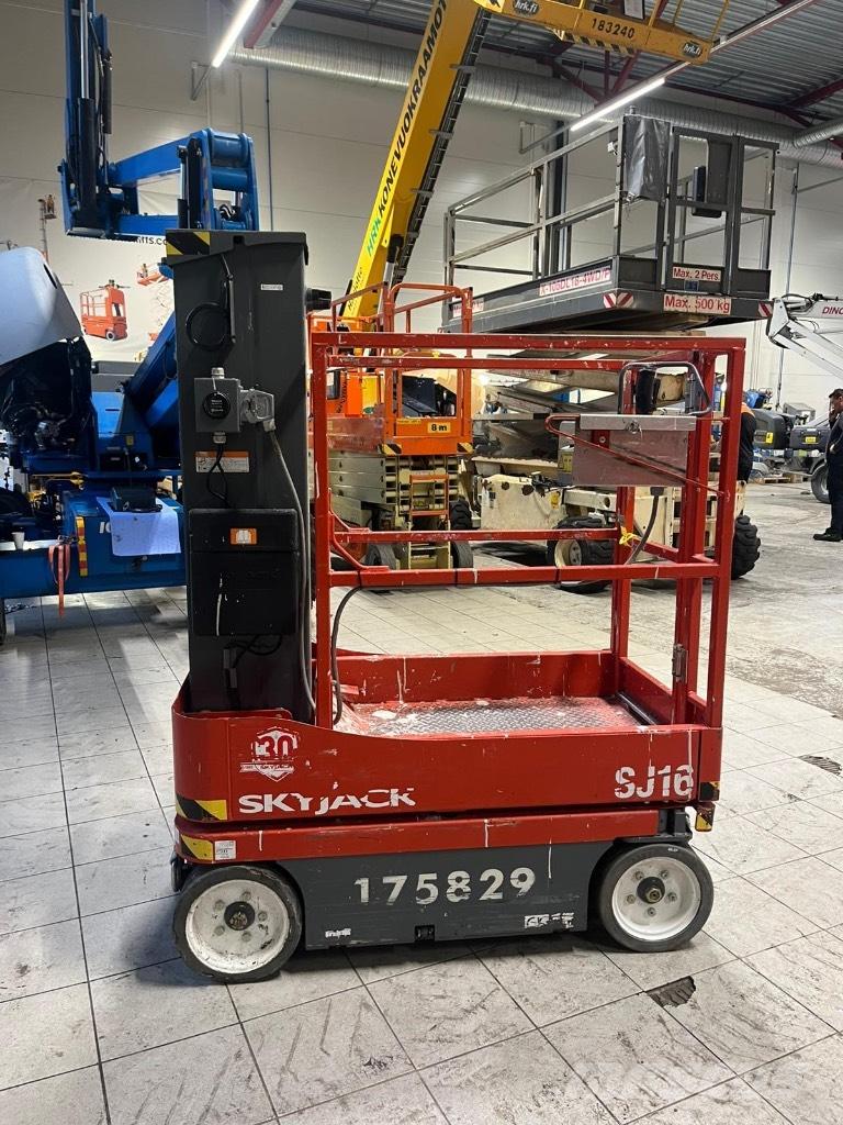 SkyJack SJ 16 Schaarhoogwerkers