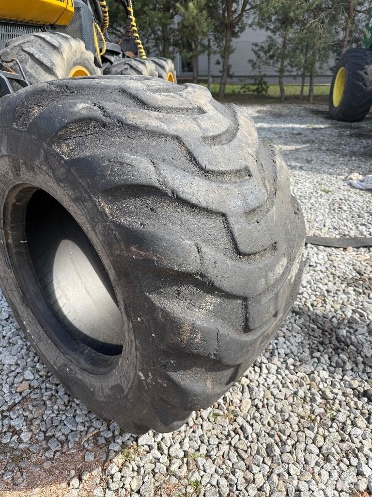 Nokian 710/40-24.5 Banden, wielen en velgen