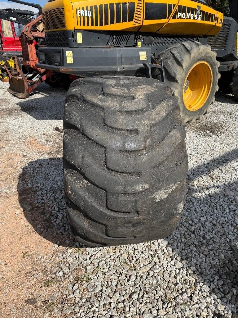 Nokian 710/40-24.5 Banden, wielen en velgen