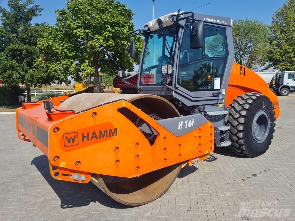 Hamm H 16 i Trilrolwalsen