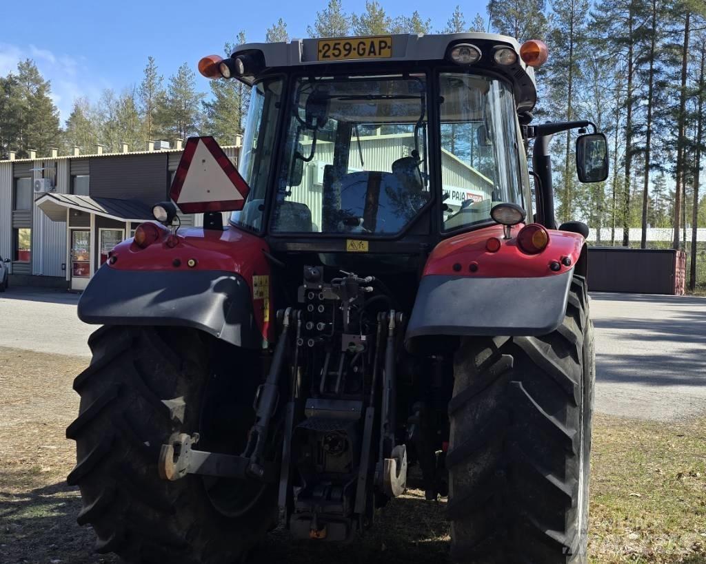 Massey Ferguson 5613 Tractoren