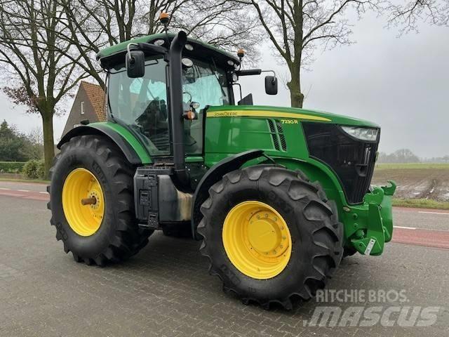 John Deere 7230 R Tractoren
