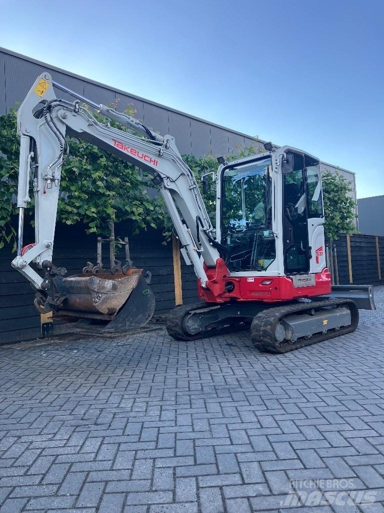 Takeuchi TB 335 R Minigraafmachines < 7t