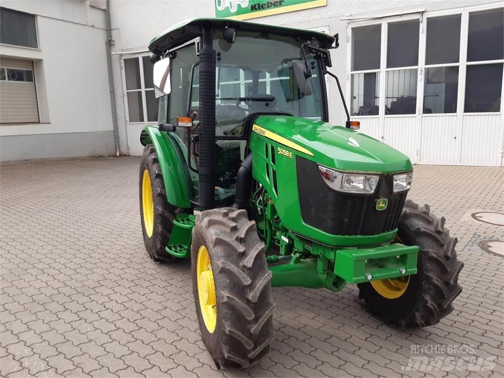John Deere 5058E Tractoren