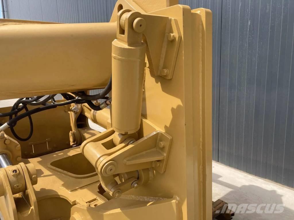 CAT D8R Wegopbrekers