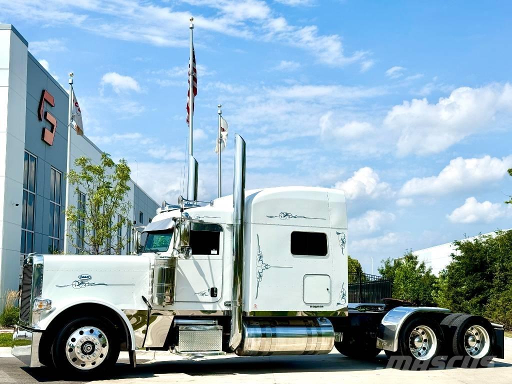 Peterbilt 389 Trekkers
