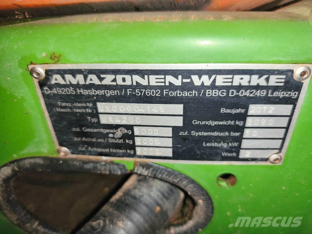 Amazone UX 4200 Getrokken spuitmachines