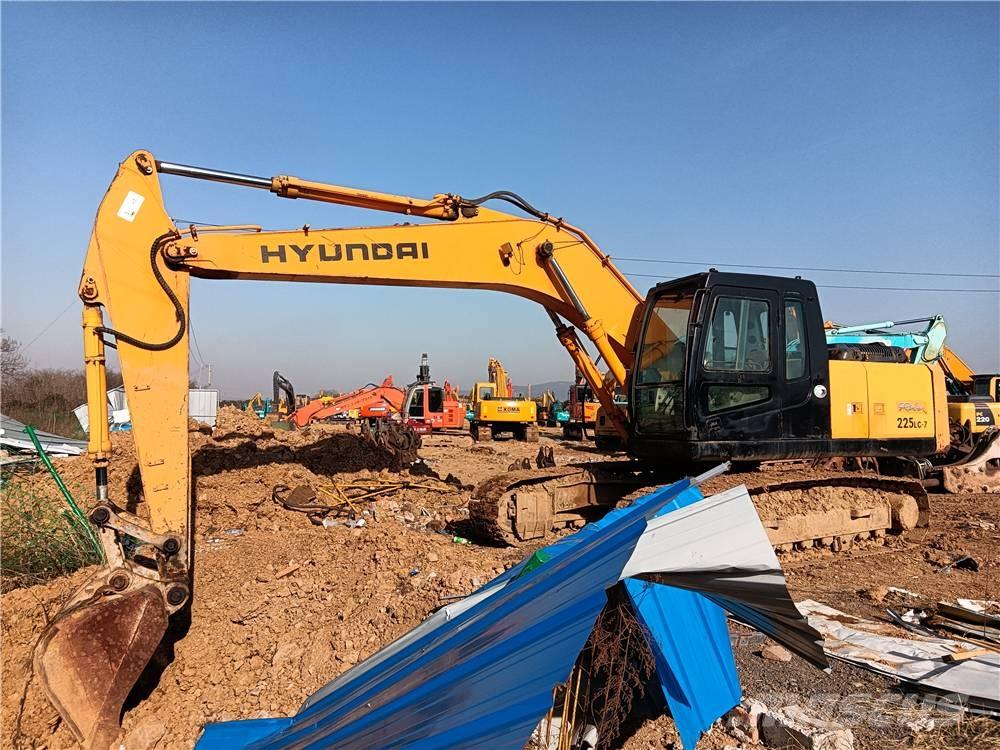 Hyundai R225LC-7 Rupsgraafmachines