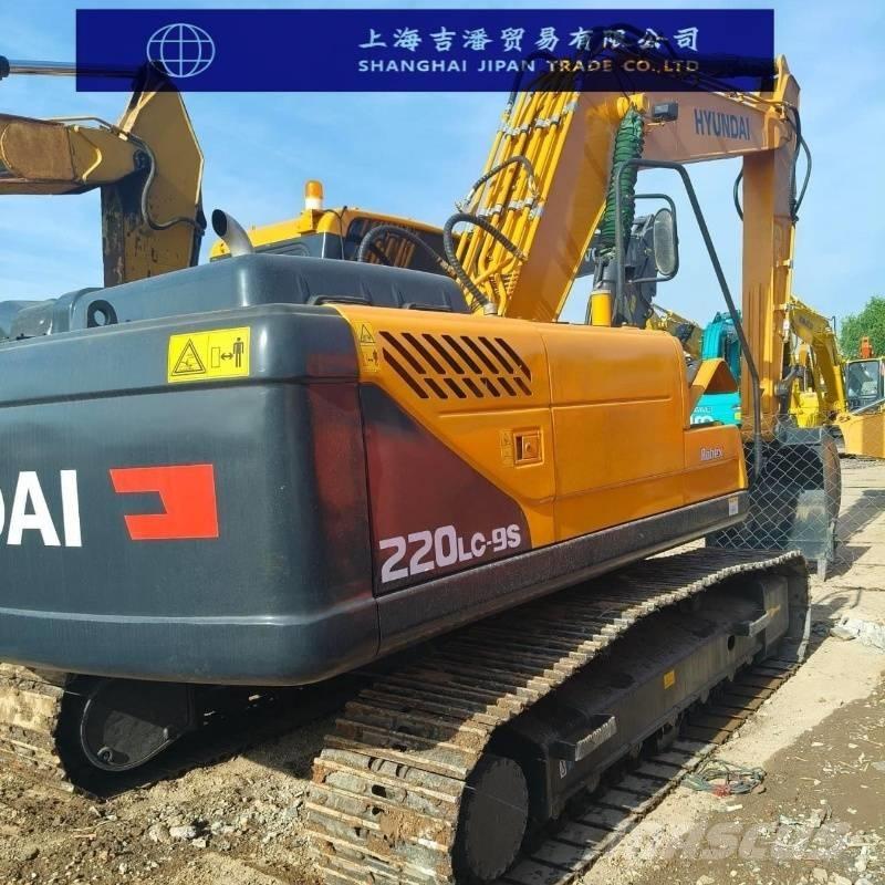 Hyundai R220 Rupsgraafmachines