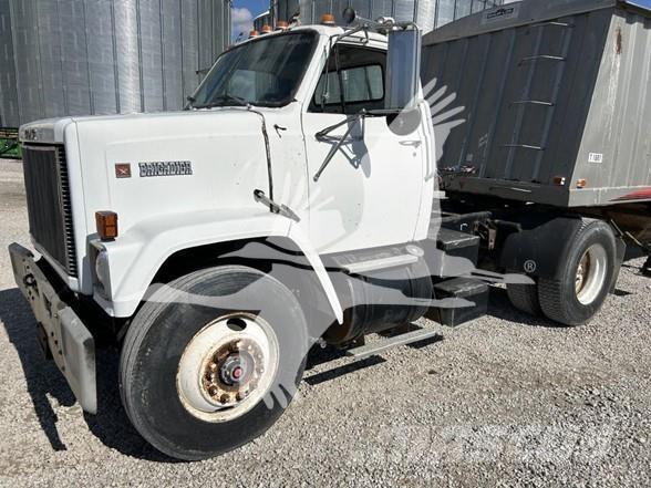 GMC BRIGADIER Trekkers