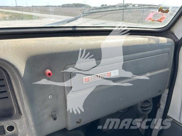 GMC BRIGADIER Trekkers