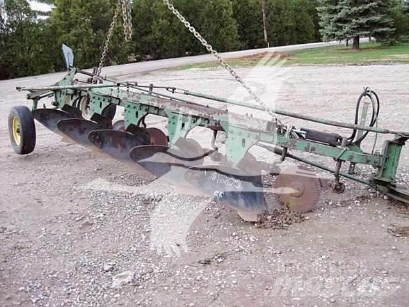John Deere 514 Wentelploegen