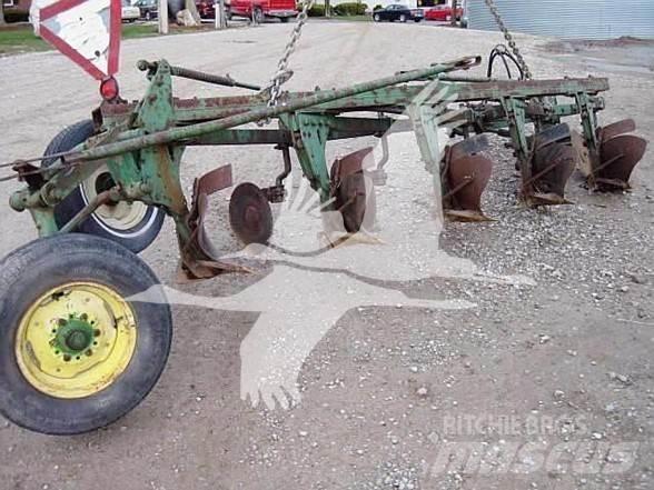 John Deere 514 Wentelploegen