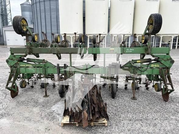 John Deere 845 Row crop cultivators