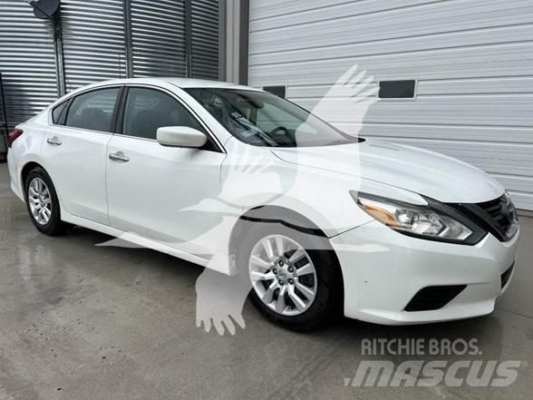 Nissan ALTIMA Auto's