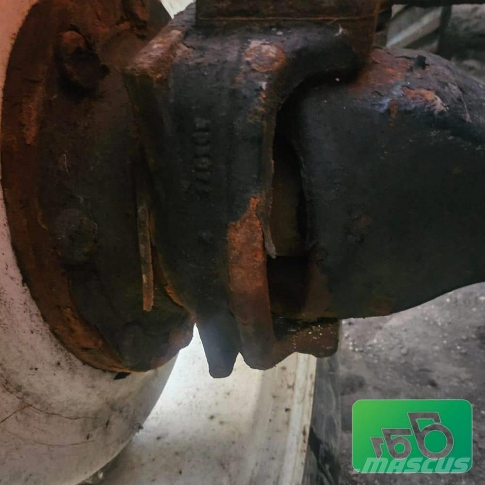 Valmet 8350. Parts Tractoren