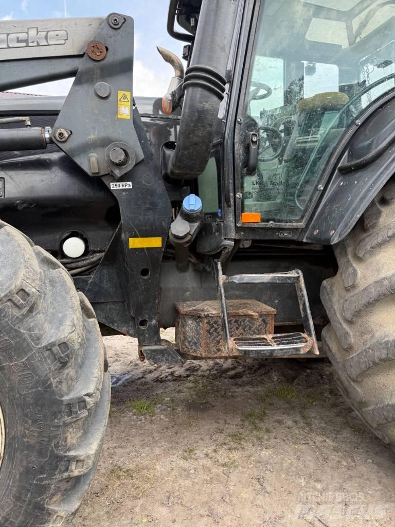 Valtra + KRONOS T 193 Tractoren