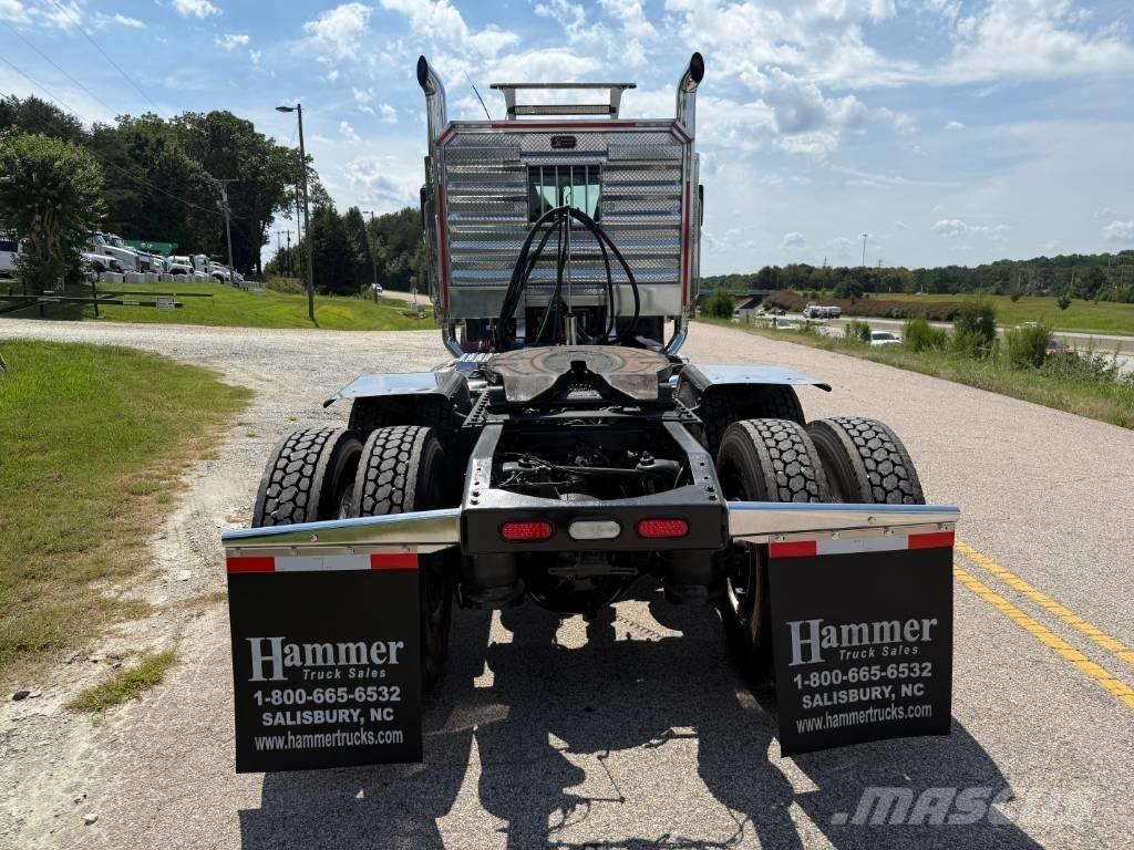 Peterbilt 389 Trekkers