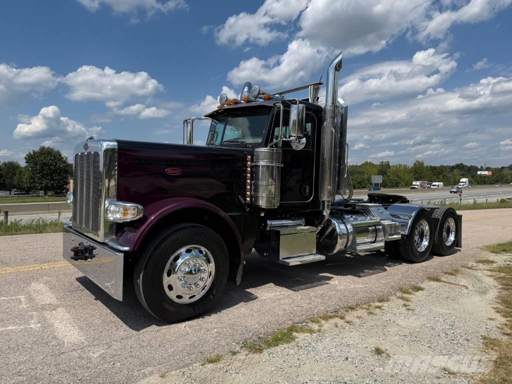 Peterbilt 389 Trekkers