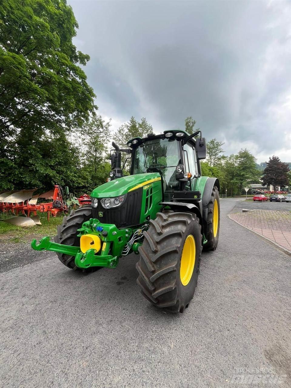 John Deere 6120M Tractoren