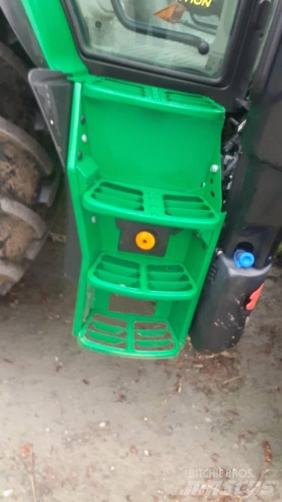 John Deere 6110 R Tractoren
