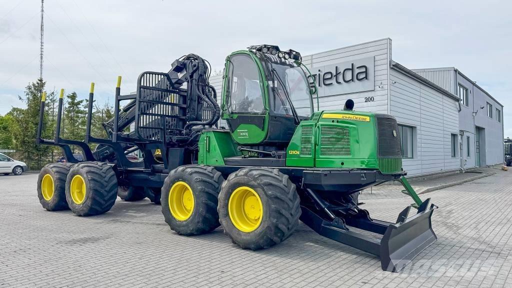 John Deere 1210E Uitrijwagens