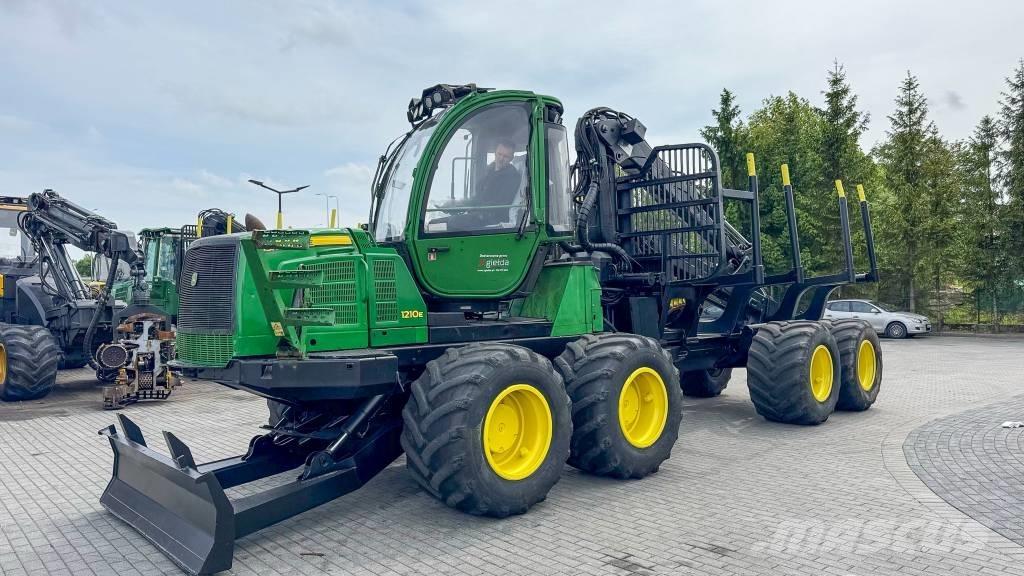 John Deere 1210E Uitrijwagens