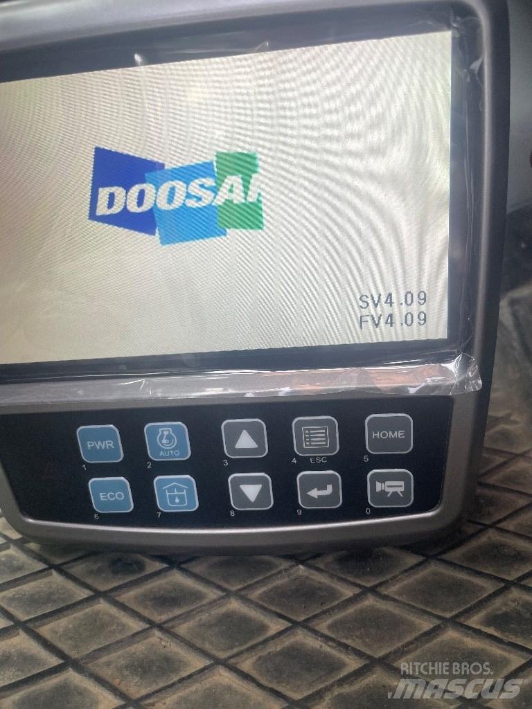 Doosan DX 140 LCR-3 Electronics