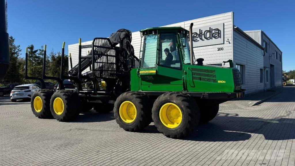 John Deere 1110 D Uitrijwagens