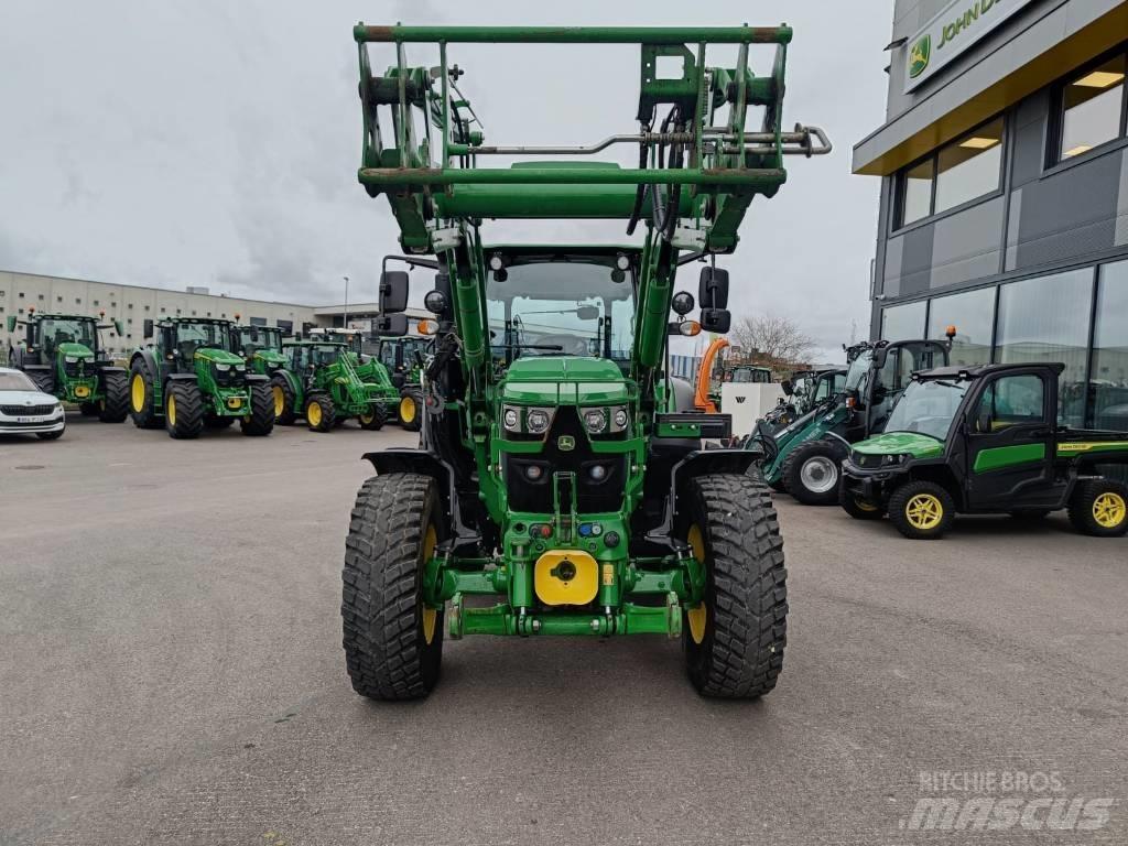 John Deere 6115 RC Tractoren