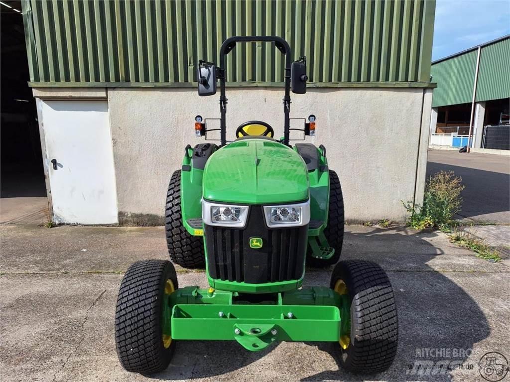 John Deere 4052M Compacttrekkers