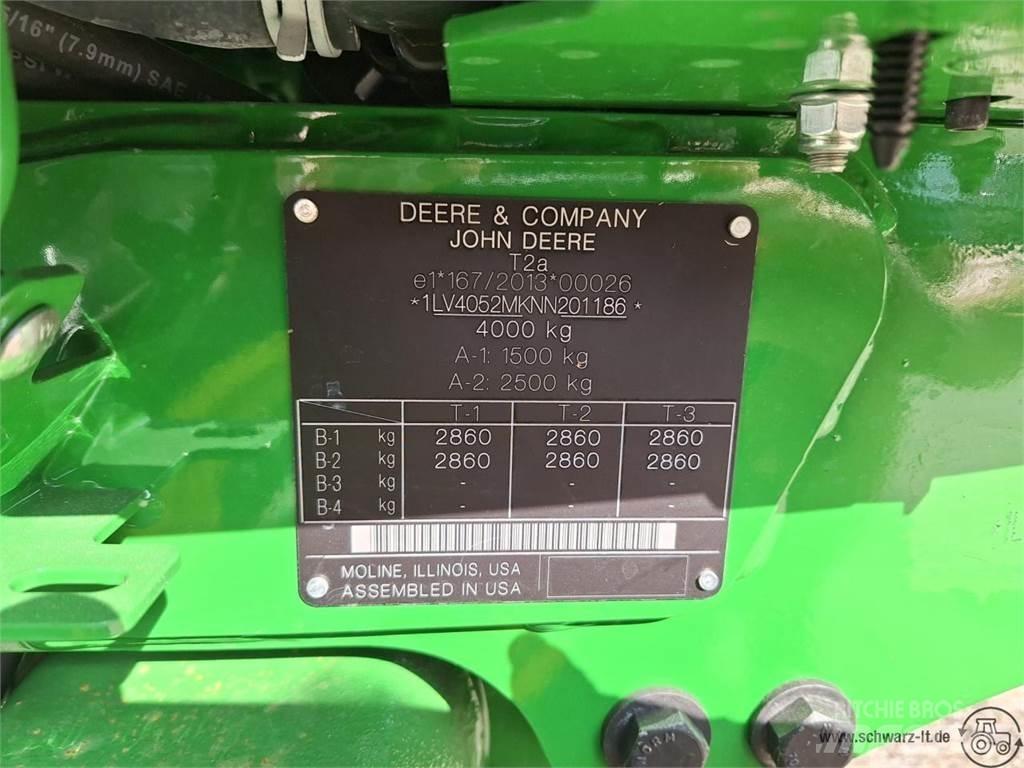 John Deere 4052M Compacttrekkers