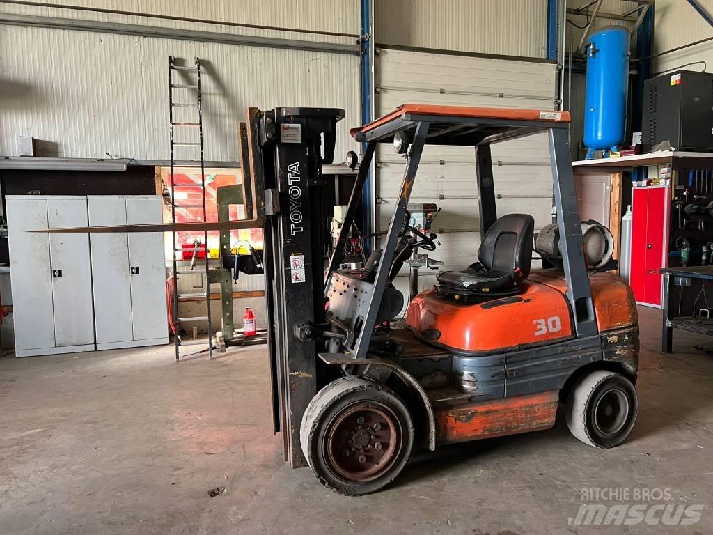 Toyota 02-6 FG F 30 LPG heftrucks