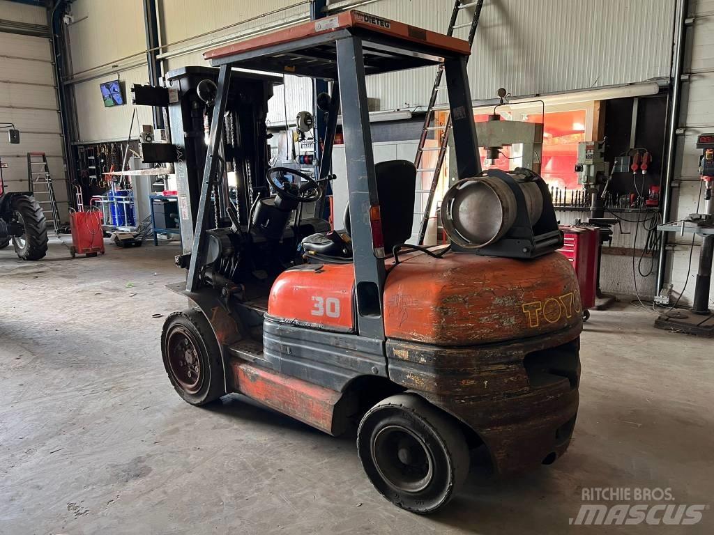 Toyota 02-6 FG F 30 LPG heftrucks