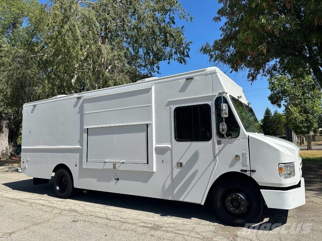 Freightliner M-LINE Bakwagens met gesloten opbouw